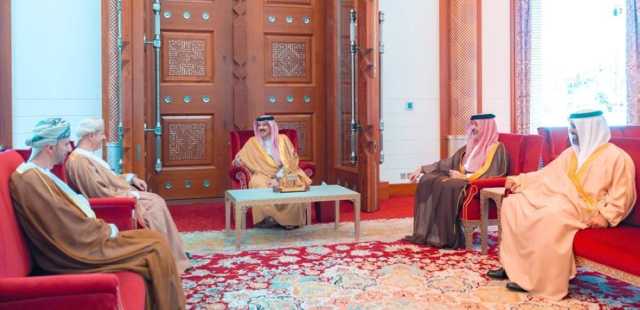 ملكُ البحرين يستقبل وزير المالية