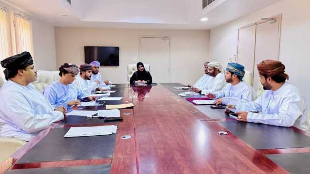 مناقشة مشاريع الصيانة والتطوير بتعليمية محافظة ظفار