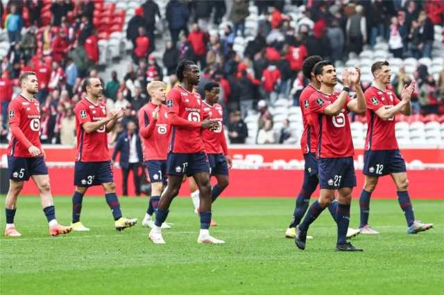 الفيفا يمنع ليون من التعاقد مع لاعبين جدد حتى صيف 2026
