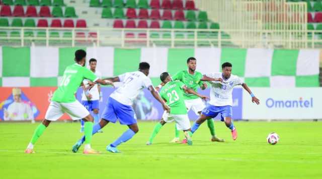 أكثر من 300 لاعب في دوري عمانتل دون عقود!