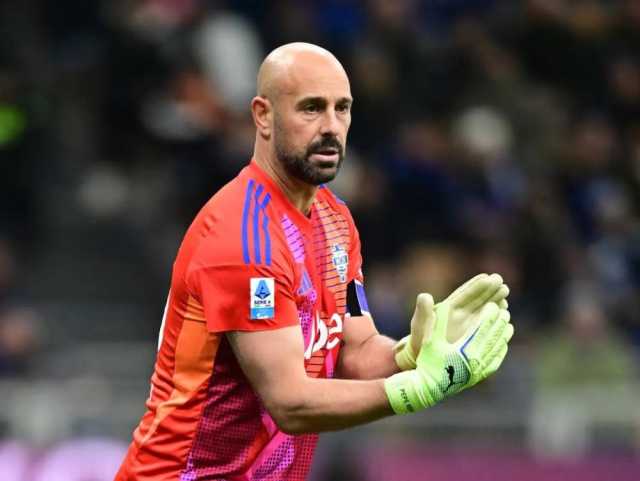 بيبي رينا يعلّق قفازيه في سن الـ42