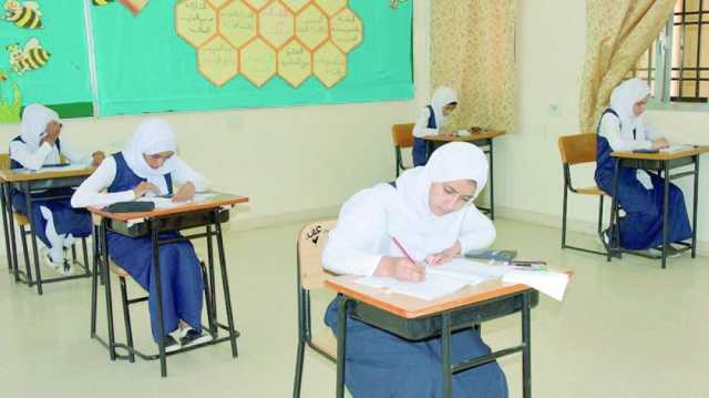 طلبة «صفوف النقل» يؤدون أول امتحاناتهم في أجواء مناسبة