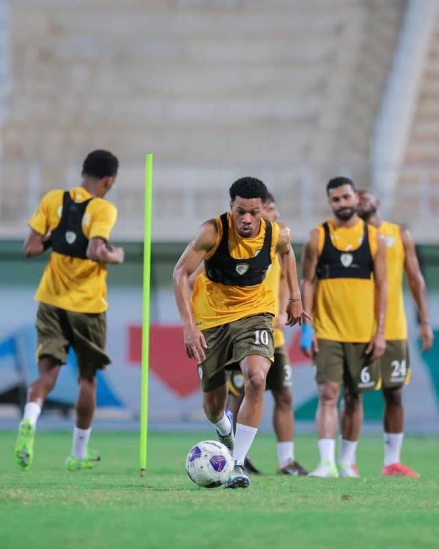 الظهير الأيمن يشغل هاجس رشيد وسلامي .. والطاقم السعودي يصل غدًا
