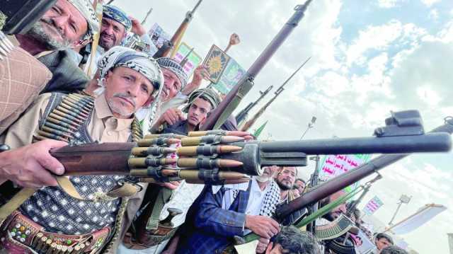 إسرائيل تقصف ميناء الحديدة باليمن وتهدد بحصار بحري وجوي