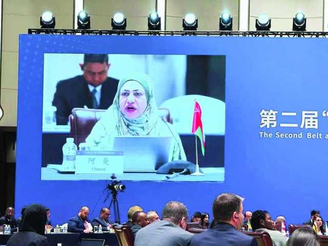 بحث تطوير التبادل العلمي والتقني بين عمان والصين