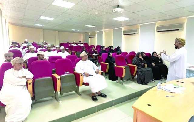 حلقات تدريبية واستشارات مالية وقانونية لرواد الأعمال بمحافظة الداخلية