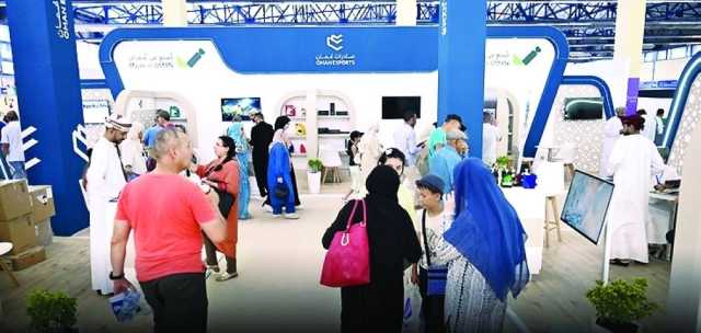 جناح سلطنة عمان بالجزائر يشهد إقبالا كبيرا من الزوار