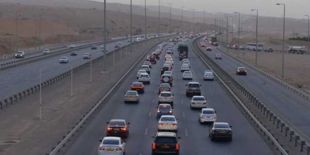 1.7 مليون مركبة مسجلة في سلطنة عُمان حتى نهاية أبريل 2025