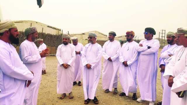 محافظ جنوب الشرقية يزور مصنع الريف لإنتاج الدواجن بجعلان بني بو علي