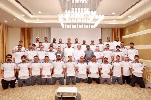 الرياضات المائية يؤهل 30 مدربا في المستوى الأول للسباحة