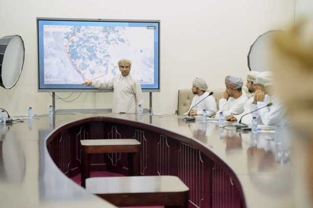 اجتماع موسع لمتابعة المشروعات التنموية بولاية إبراء