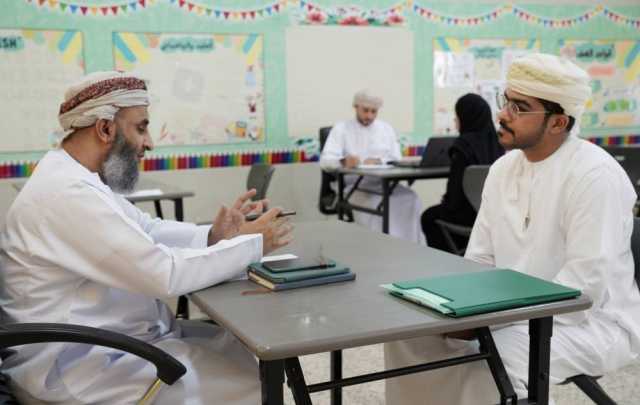 استكمال إجراءات تعيين 277 معلما ومعلمة بشمال الباطنة