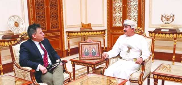وزير المكتب السلطاني يستقبل قائد القوات الخاصة البريطانية