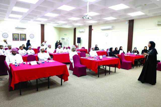 حلقة عمل تعرف بفنون الإتيكيت والبروتوكول بمحافظة مسندم