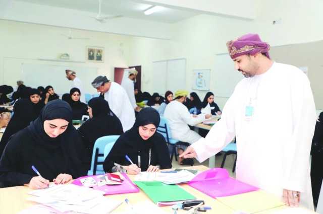 «تعليمية ظفار» تُنهي إجراءات تعيين 1161 معلمًا ومعلمة للعام الدراسي الجديد