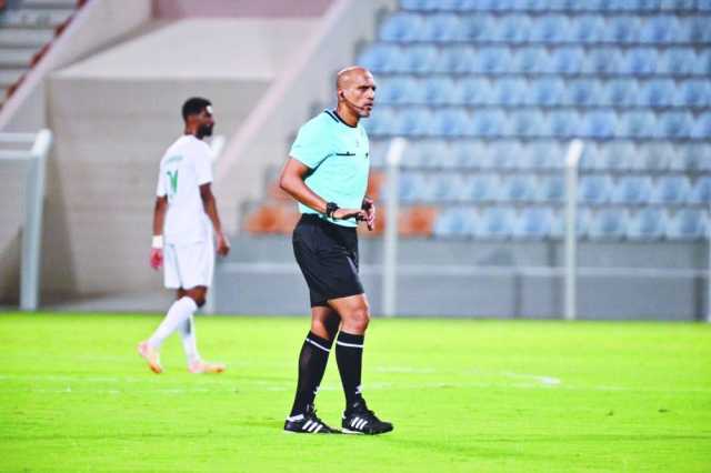 أحمد الكاف يدير الطاقم التحكيمي