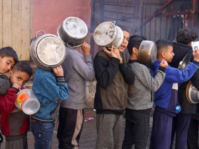 ارتفاع عدد ضحايا التجويع في قطاع غزة إلى 122 شهيدًا