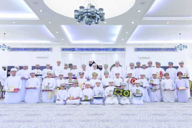 تخريج 82 من حفظة القرآن بصحار
