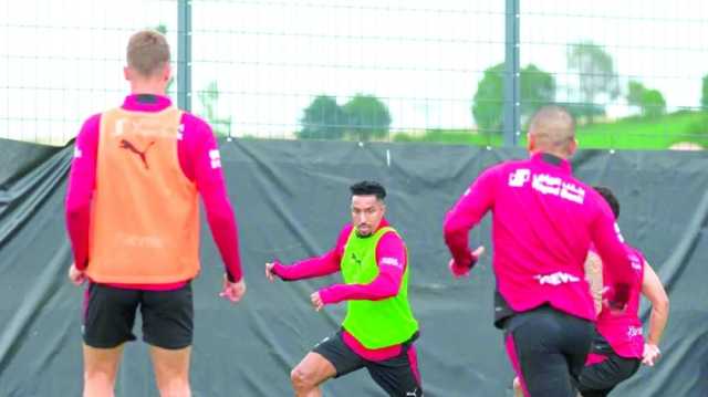 الدوسري يباشر تدريباته مع الهلال بعد الإصابة