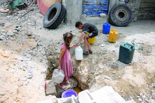 العطش في ظل الحرب يمتزج بطعم الخوف والعجز في غزة