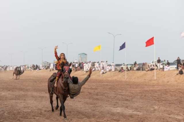 100 مشارك في مهرجان الخيل التقليدي بالأشخرة