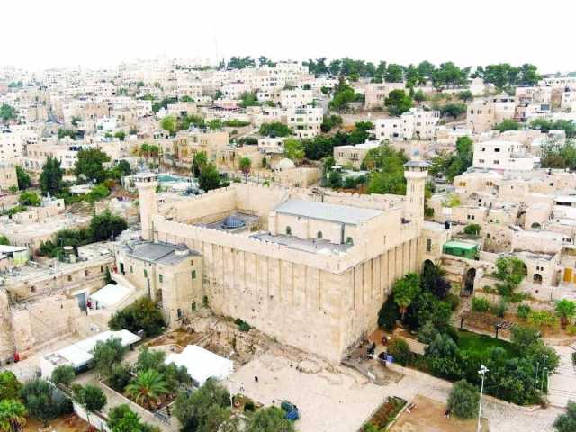 الهيمنة على المسجد الإبراهيمي: الاحتلال يكافئ الصهيونية الدينية بالسيطرة على المقدسات
