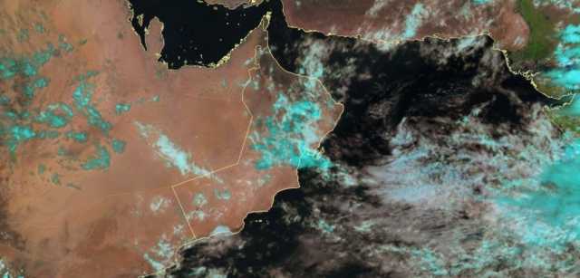 تدفق للسحب وهطول أمطار على عدد من الولايات