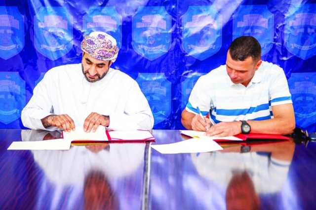 أكرم عبدالمجيد يقود نزوى في الدرجة الأولى