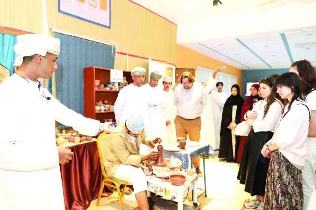 وفد طلابي كرواتي يطلع على التجربة التربوية والثقافية بالداخلية