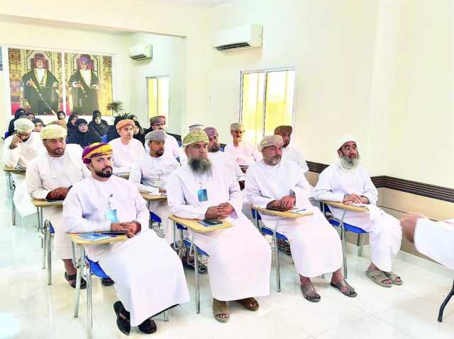 حلقة بشمال الباطنة تبحث دور المواطنة الصالحة في تحقيق الولاء الوظيفي