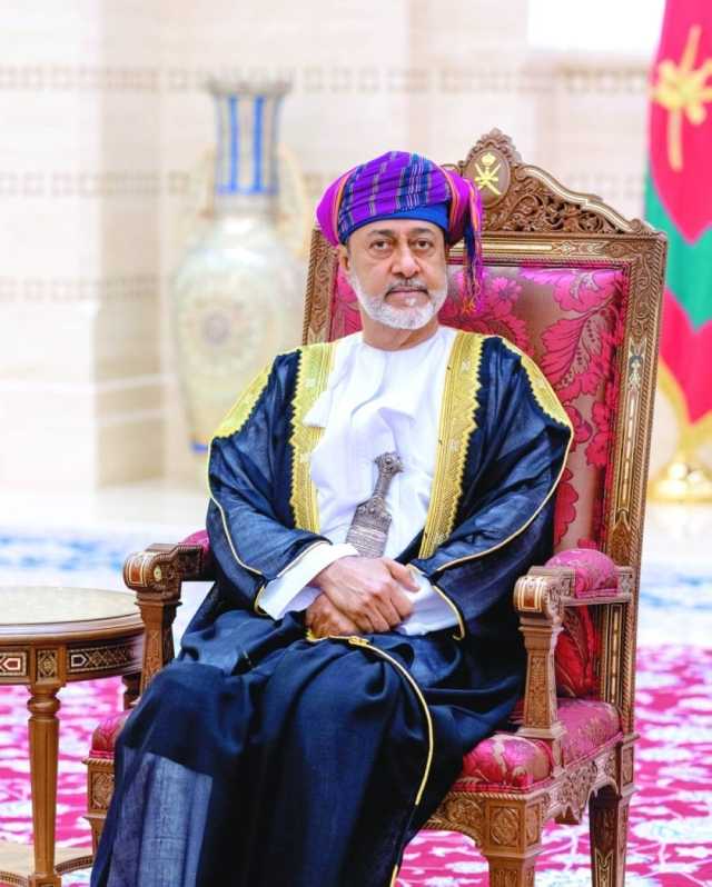 جلالة السلطان يؤدي صلاة العيد في جامع السلطان قابوس الأكبر