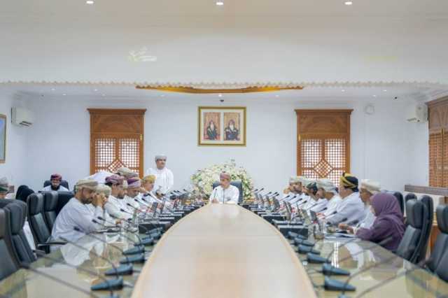 بلدي شمال الباطنة يناقش موضوعات تنموية واجتماعية