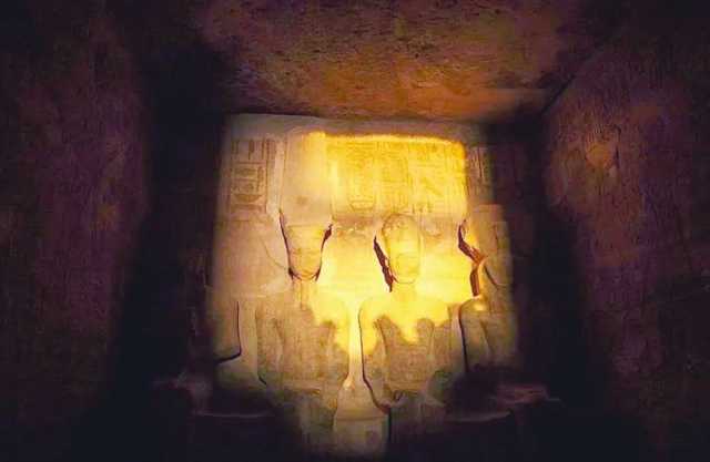 تعامد الشمس على معبد أبو سمبل الأثري جنوبي أسوان في صعيد مصر