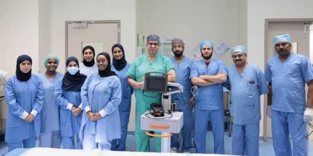 جهاز ليزر متطور يختصر الألم ومدة التعافي في مستشفى البريمي