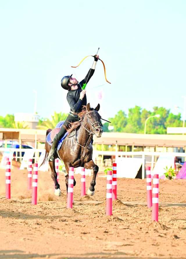 منافسة مثيرة لتصفيات كأس العالم للرماية بالقوس من على ظهر الخيل