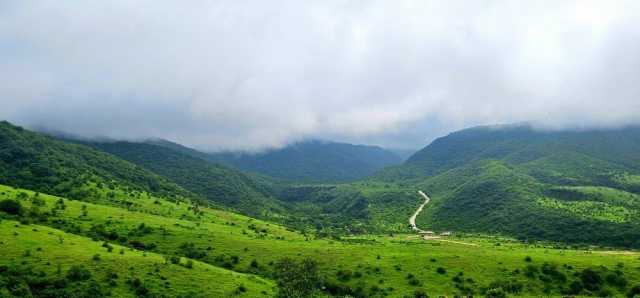 موسم خريف ظفار يتوَّج في العاصمة البريطانية لندن بجائزة «الوجهة السياحية المتميزة لعام 2025»