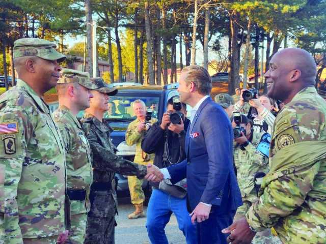 سول تتّهم كوريا الشمالية بإطلاق صواريخ مدفعية قبل زيارة ‏هيغسيث للحدود