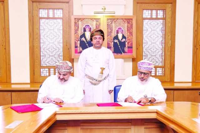 وزارة العمل و«استدامة» توقعان وثيقة تعاون لإعداد التقرير الوطني للكفاءات في القطاع المالي