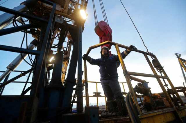 النفط يرتفع عالميا وسط تقلبات في الأسواق وتباين مؤشرات الطلب