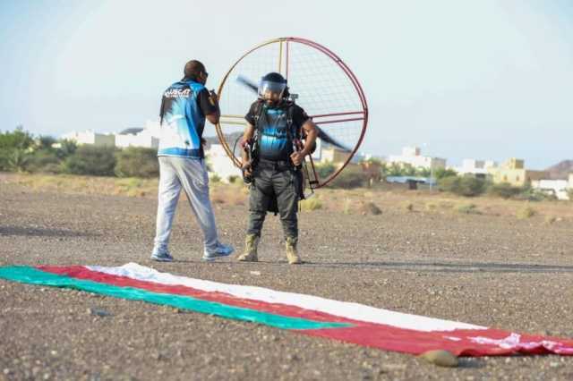 تمرين ميداني لفريق مسقط للطيران الشراعي في سماء بهلا