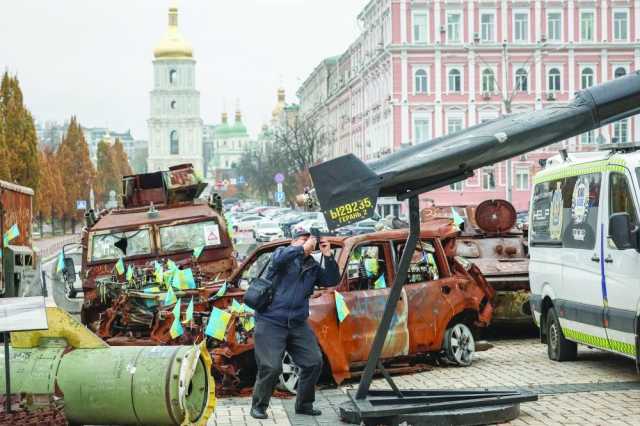 الاتحاد الأوروبي يفرض قيودا على التأشيرات للروس في محاولة للضغط على موسكو