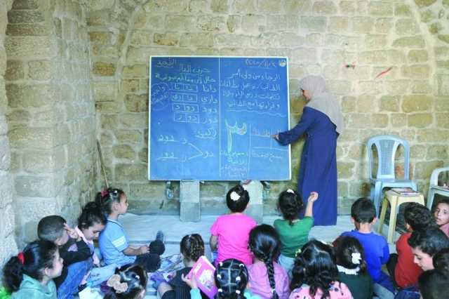 يفترشون الأرض من أجل التعليم