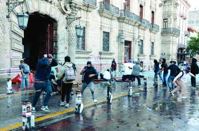 المكسيك: 120 جريحاً في احتجاجات ضد سياسات الرئيسة شينباوم الأمنية