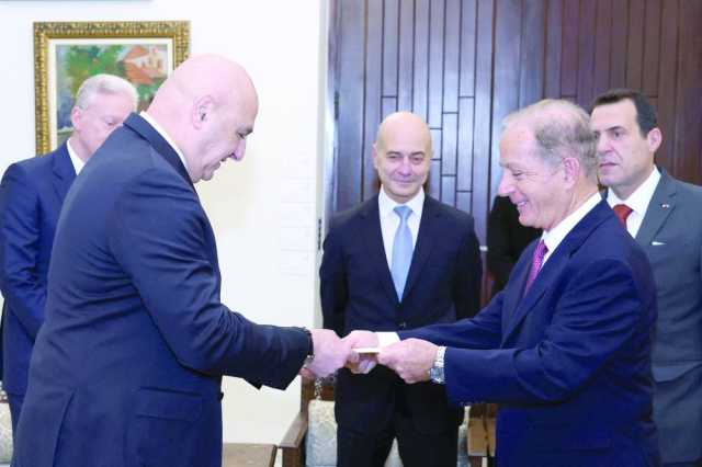 لبنان يغلق المدارس ويخلي الأماكن العامة تحسبا من ضربة إسرائيلية