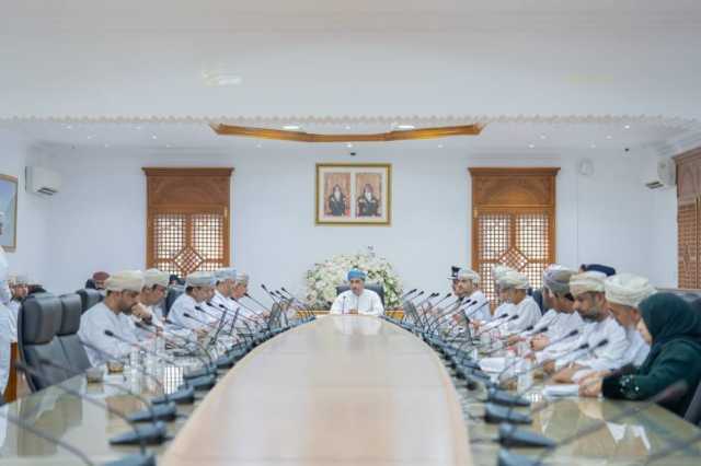 بلدي شمال الباطنة يناقش تحديات قطاع المكتبات والخدمات المجتمعية