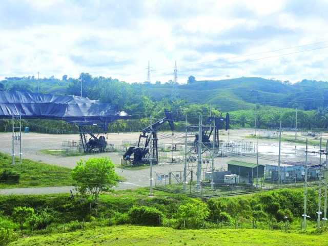 أسواق النفط العالمية تحت ضغط بيانات المخزونات والعقوبات المرتقبة .. واستقرار حذر يخيم على البورصات الدولية