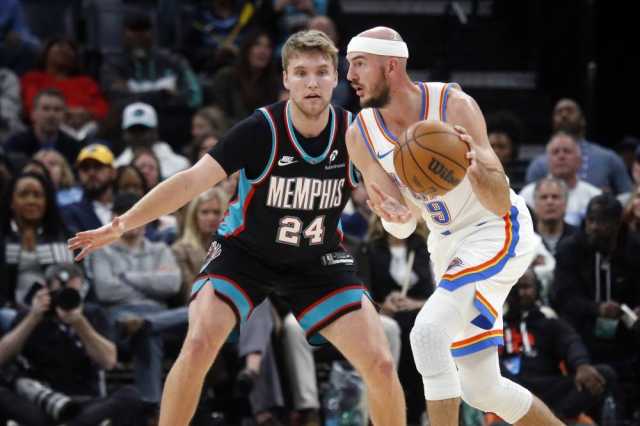 ثاندر يقلب تأخره إلى فوز على غريزليز في دوري السلة