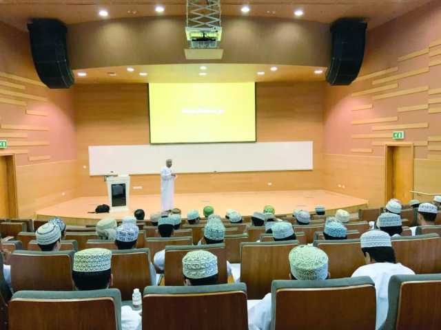 صناعة الأثر .. محاضرة بصلالة لتحفيز الناشئة على الإبداع والتميز