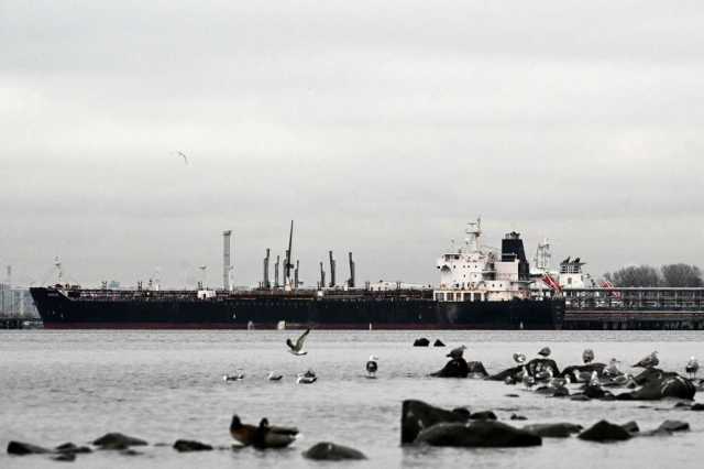 النفط يصعد مدعوما بتفاؤل إزاء إمكانية إعادة فتح الحكومة الأمريكية قريبا