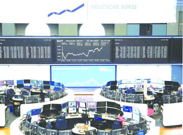 أسهم أوروبا ترتفع لمستوى غير مسبوق وسط تفاؤل إزاء إنهاء الإغلاق الحكومي بأمريكا